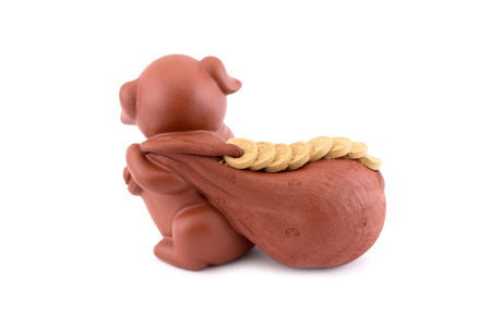 Чайная игрушка «Красный поросёнок с денежным мешком». Цена: 2 700 ₽ руб.