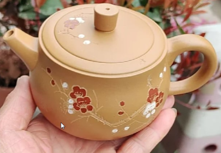 Чайник из исинской глины мастера Линь Ючжэнь «Цветение». Цена: 5 670 ₽ руб.