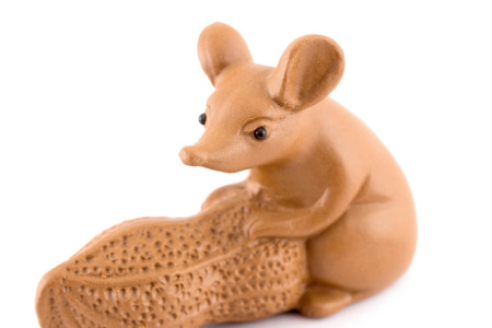 Игрушка "Мышонкин орешек" | 茶宠 Игрушка "Мышонкин орешек". Цена: 1 670 ₽ руб.