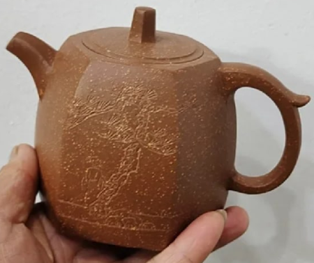 Чайник из исинской глины мастера Линь Ючжэнь «Золотая шкатулка». Цена: 12 770 ₽ руб.