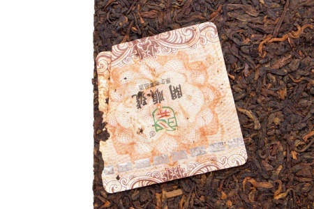 Прессованный шу пуэр - Шу пуэр 2014 г. «Чем старше, тем ароматнее» марки «Кайшуньхао» кирпич 250 г, 