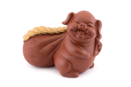 Чайная игрушка «Красный поросёнок с денежным мешком». Цена: 2 700 ₽ руб.
