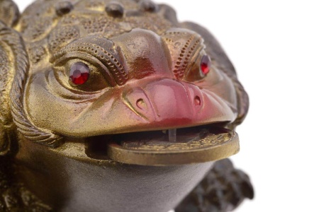 Чайная фигурка "Большая трёхлапая жаба богатства с красным носом" меняющая цвет