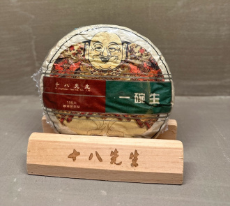 Шэн пуэр 2016 года бренда "Mr. Eighteen" 100 г Прессованный шэн пуэр - Шэн пуэр 2016 года бренда "Mr. Eighteen" 100 г