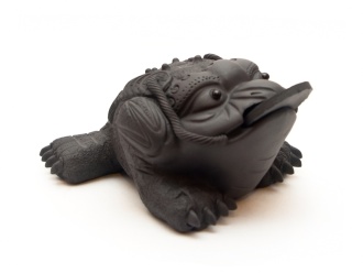 Чайная игрушка «Трёхлапая жаба богатства глиняная». Цена: 1 450 ₽ руб.