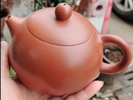 Чайник из исинской глины мастера Линь Ючжэнь «Будь оригинальней»