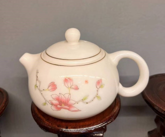 Чайник фарфоровый "Розовые цветки". Цена: 2&nbsp;460 ₽ руб.