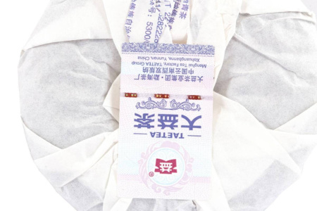 Прессованный шу пуэр - Шу пуэр 2018 г. «Братья, поднялся ветер» марки «Даи» завода «Мэнхай» блин 100 г, 