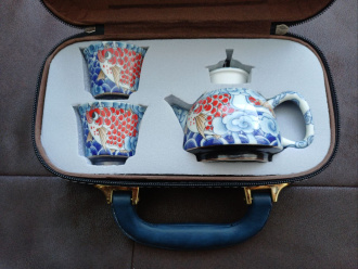 Походный чайный сервиз с кейсом "Кругосветное путешествие". Цена:  руб.