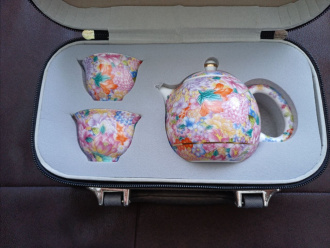 Походный чайный сервиз с кейсом "Семицвет". Цена:  руб.