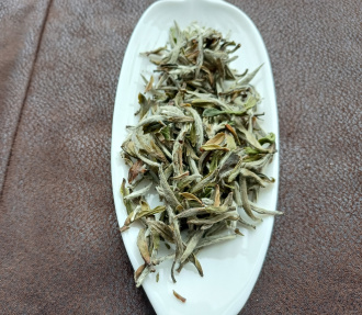 Белый чай Байхао иньчжэнь (Серебряные иглы с белым пушком) 8 г