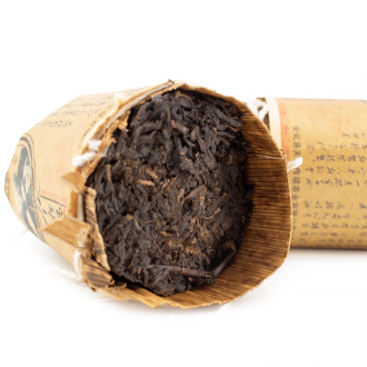 Чёрный чай (хэйча) - Хэйча 2014 года в бамбуковом листе 200 г, 