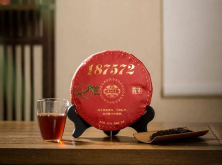 Шу пуэр 2018 года "187572" от бренда "Mr. Eighteen" 357 г Прессованный шу пуэр - Шу пуэр 2018 года "187572" от бренда "Mr. Eighteen" 357 г,