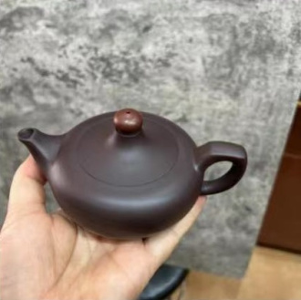 Чайник из исинской глины "Точка сборки" Чайник из исинской глины "Точка сборки". Цена: 13 170 ₽ руб.