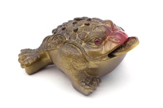 Чайная фигурка «Средняя Трёхлапая жаба богатства с красным носом» меняющая цвет. Цена: 1 140 ₽ руб.